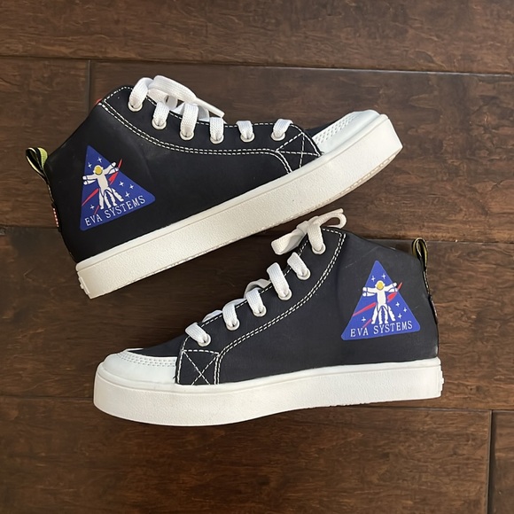 Skechers Boys High-Top Sneakers - Black and White with Astronaut Design, Size 3 - Picture 2 of 9